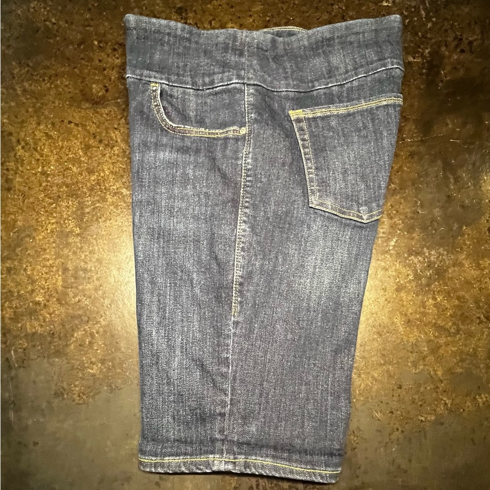 Rock & Republic Fever Slimming Bermuda Denim Shorts Stretchy, 16 - Picture 2 of 9